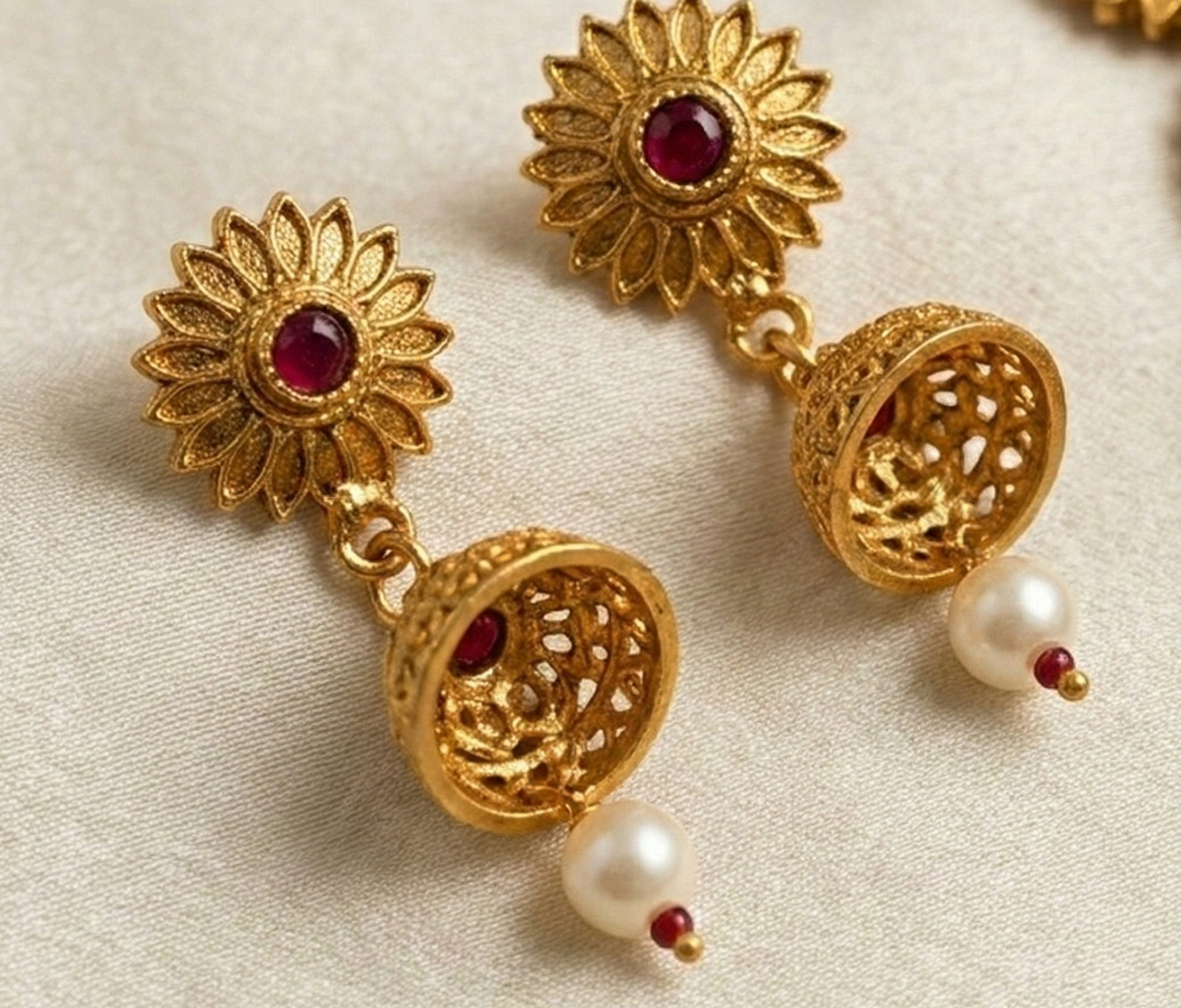 Exquisite traditional multi-layered pearl jewelry set 2 Exquisite traditional multi-layered pearl jewelry set