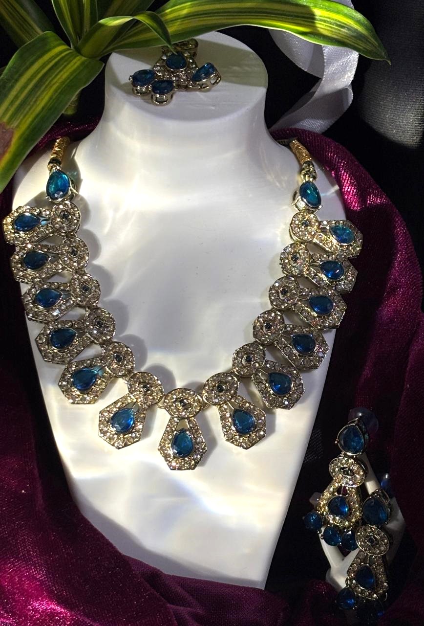 Royal Sapphire Teardrop Polki Bridal Jewellery Set 4 Royal Sapphire Teardrop Polki Bridal Jewellery Set