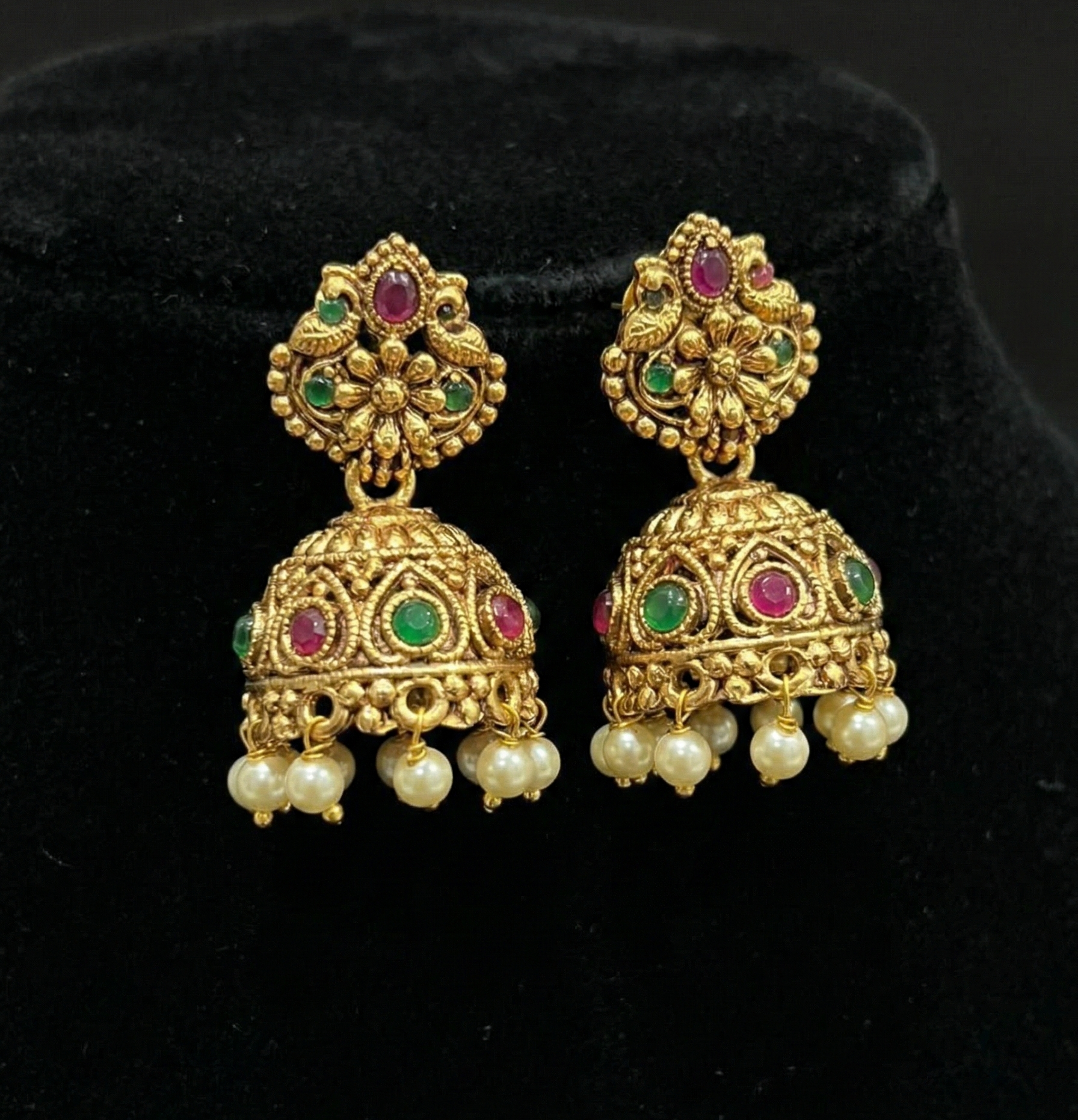 Exquisite Antique Temple Jewellry Set – Dual Layer Necklace with Jhumkas & Pearl Accents 2 Exquisite Antique Temple Jewellry Set – Dual Layer Necklace with Jhumkas & Pearl Accents